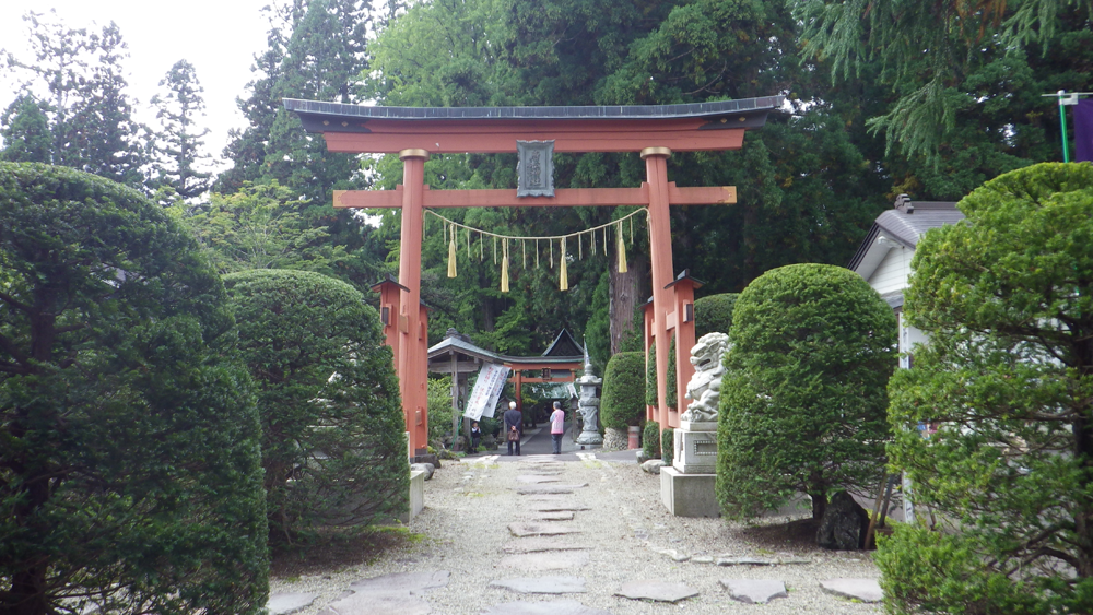 （１）唐松神社参道